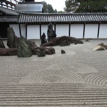 瀛洲（左）・蓬莱（右） ・手前が八海の一部