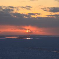 流氷と夕陽