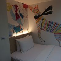 壁には面白いイラストが描いてあります