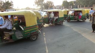 リキシャは観光地にだけあるのでしょうか？