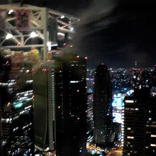 夜の景色です。東京の町が３６０度見渡せます。