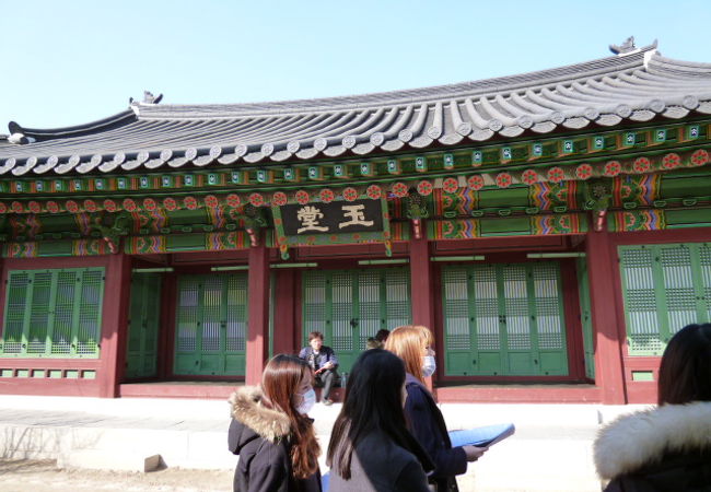 今でいう総合庁舎のような役割を果たしたエリア