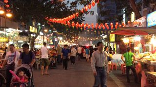 昼間からにぎわってます。