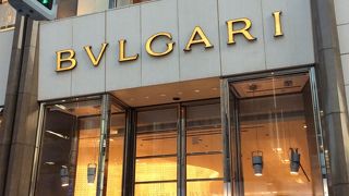 9、10階にレストラン＆バーが入っています。