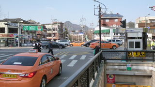 世界遺産の昌徳宮まで徒歩５，６分。