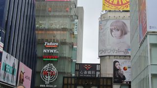 賑わっています。