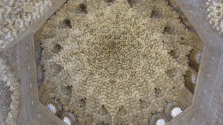 天井の石飾りが素晴らしい