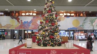 クリスマスの成田国際空港