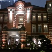 レトロな雰囲気の駅舎は都会っぽくない