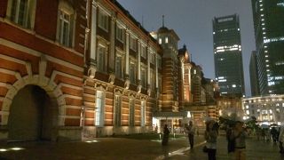 ケーキみたいな綺麗な駅舎