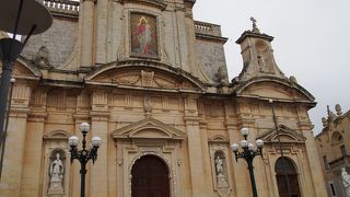 聖パウロが遭難したという洞窟