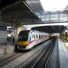 駅舎ホームにて