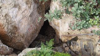 ギリシア神話の伝説の洞窟