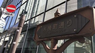 歌舞伎座の脇にあります