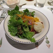 野菜も美味しいですが、ドレッシングは一品料理のように激ウマ！