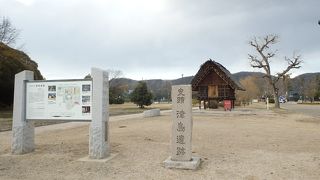 街中の遺跡としてはスケールが大きいが、見るべきものはあまりない。（津島遺跡）