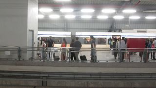 平日の空港行きは注意が必要