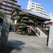 蚕糸公園近くにある日蓮宗寺院