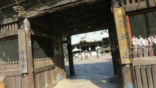環七通り沿いの歴史ある日蓮宗寺院