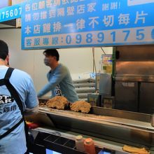 店員さんの無駄のない機敏なさばきは見事