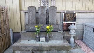 福寿院の本堂裏にあります