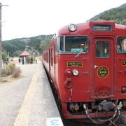 景色や歴史をじっくり堪能できる観光列車