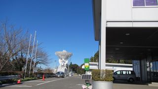 パラボラアンテナが・・・動く！