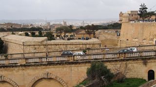 バレッタ入口の５角形の要塞