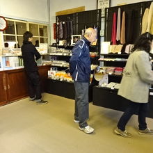 お客さまもたくさん入っています。