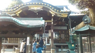 大都会のお稲荷さん、赤坂御用地隣　青山通り沿い