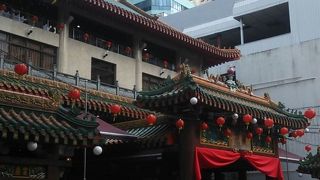 たくさんの人が参拝していました。