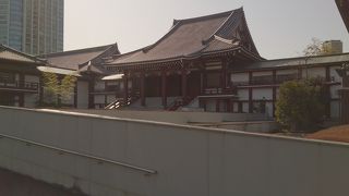 大殿隣に静かに佇む