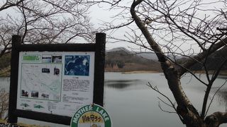 ダムと言うより大きな池と言った感じです!!