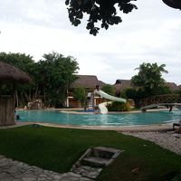 プールは広いが退屈な造り