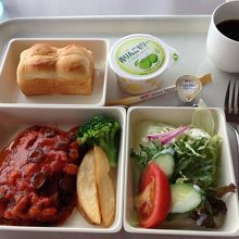 レストランの機内食風ランチ