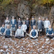 一瞬人かと思ってびっくりします（笑）砕石工場で働いてた人々。