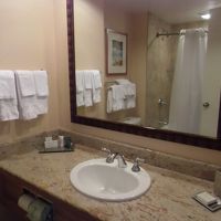 バスルーム内の洗面台