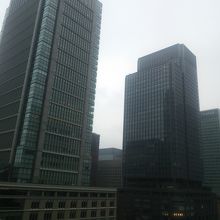 キッテガーデンから眺める丸ノ内ビル群
