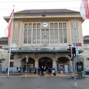 スイス国鉄とメトロが乗り入れる、オリンピックシティの駅