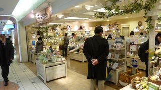 スタジオジプリの様々なキャラクター商品を扱っています。