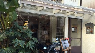 パンは美味しいですが接客に疑問。