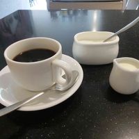 併設のカフェで朝飲んだコーヒーは美味しかった