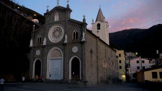 Riomaggioreの高台にある，見晴らしがいい教会．中も立派