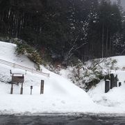 崖地にあるお不動さま