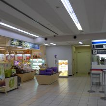 一階搭乗受付ロビー