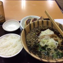 ラーメン、餃子、ライス