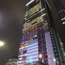 柔らかい明かりが洗練された印象を与えます。