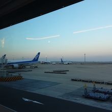 空港か通路からの景色