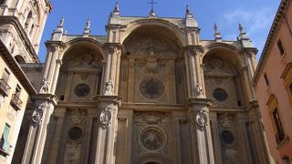 アルハンブラ以外でグラナダのシンボル