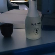 奥様は日本酒を頂いております。